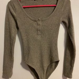 🌸Forever 21 Bodysuit knit button up, warm thick material💛💛